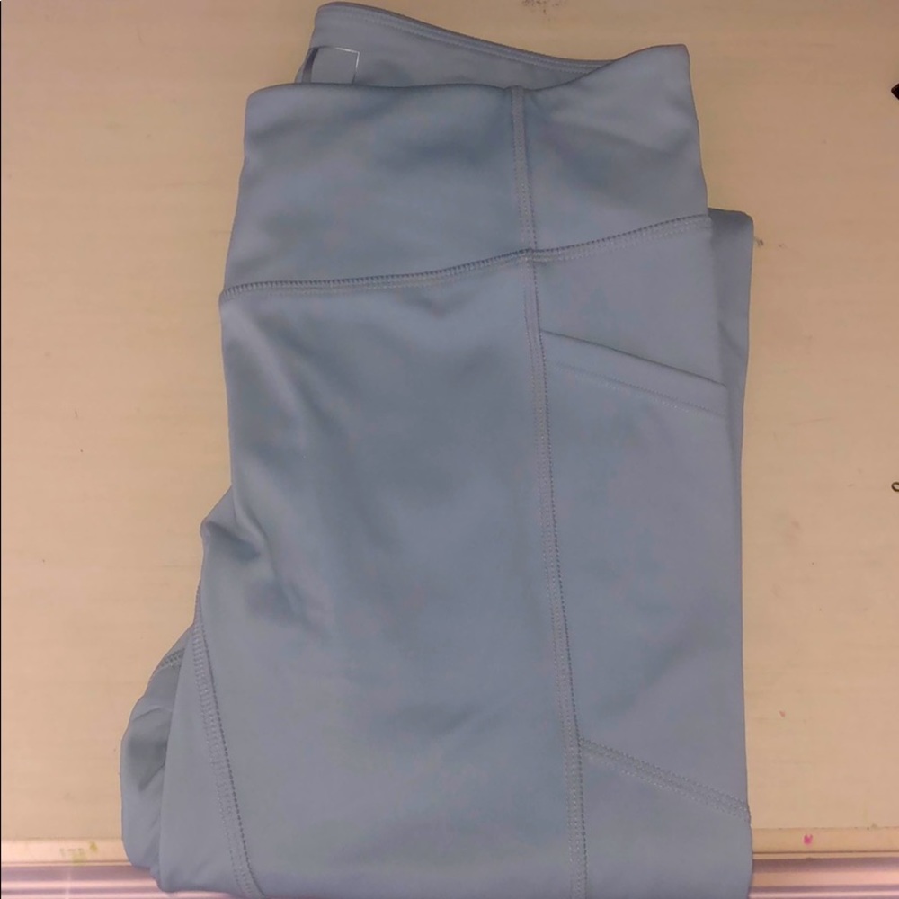 Bluish/grey leggings w/ pockets.
